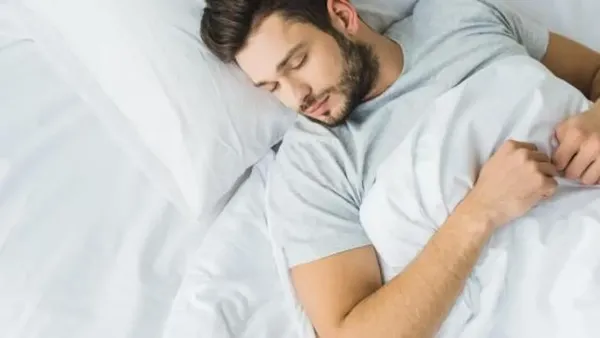 عدد ساعات النوم المثالي في الشتاء وتأثير قصر ضوء النهار على صحة الجسم