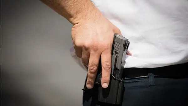 عقوبة حبس وسجن محددة لحمل السلاح دون ترخيص في 2024