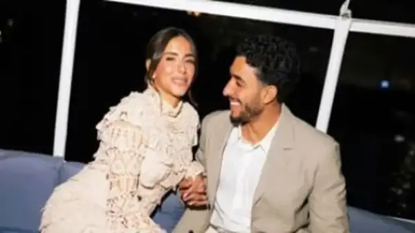 عمر مرموش يحتفل بخطوبته بأسلوب تقليدي على فلوكة في نهر النيل