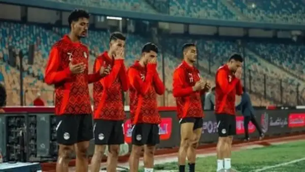 عمليات إحماء منتخب مصر في استاد القاهرة تحضيرًا لمواجهة نيجيريا اليوم