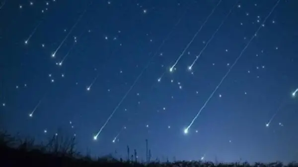 فجر الثلاثاء.. موعد مشاهدة ذروة زخة شهب الدبيات الأخيرة في سماء العرب