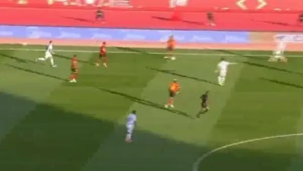 فرصة محققة.. تسديدة شيكو بانزا تهدد مرمى منتخب مصر بكرة مثيرة للجدل