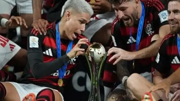 فلامنجو يعزز سجله الدولي بكأس التحدي بعد الفوز 2-0 على بيراميدز