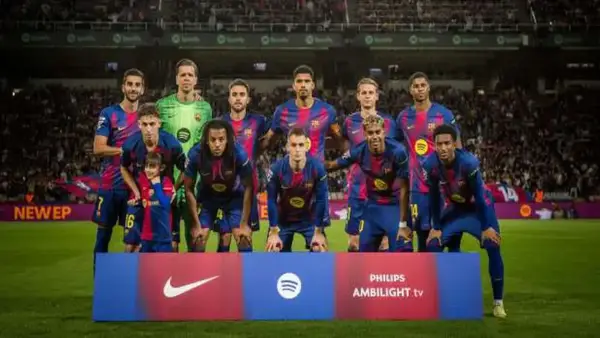 قائمة برشلونة لمواجهة ريال بيتيس تتضمن عودة دي يونج وفرمين لوبيز