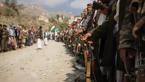 قبائل يمنية مسلحة تتصدى لإساءة القرآن الكريم وتوجه تهديدات مباشرة لأمريكا وإسرائيل