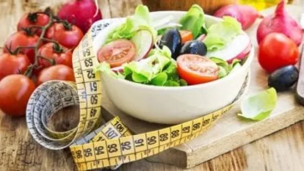 قبل اتباعها.. خبراء يحددون متى تتحول الأنظمة الغذائية الخالية من السكر والألبان إلى خيار ضار.