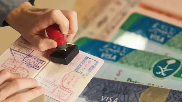 قرارات جديدة في السعودية تعمق الفجوة الاقتصادية وتأثر لقاء المغتربين بأهاليهم