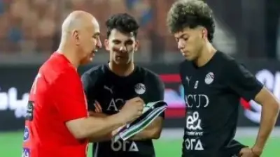 كواليس جلسة مغلقة.. ماذا دار بين حسام حسن وإمام عاشور بعد تبديل زيمبابوي؟