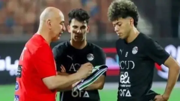 تفاصيل جلسة مغلقة جمعت حسام حسن وإمام عاشور بعد التغيير المبكر أمام زيمبابوى