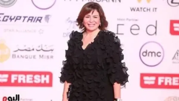 كيف أصبح اللون الأسود الخيار الأول لنجمات مهرجان القاهرة السينمائي؟