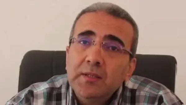 لماذا لا نرى خلفية القمر؟ سر جاذبية الأرض وتأثيرها على سرعة الدوران