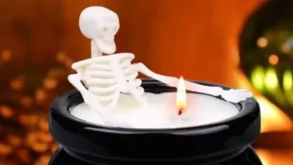 لم تعد تقتصر على الحلوى والأزياء.. النعوش أحدث صيحات هدايا عيد الهالوين.