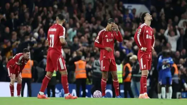 ليفربول يكافح بعد أسوأ سلسلة نتائج منذ الهبوط وتأثيرها على مستقبل مدربه سلوت