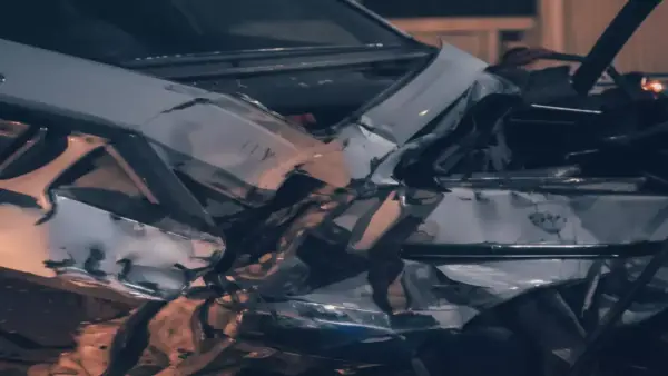 مأساة طريق جمصة.. وفاة طفلة وإصابة 13 شخصاً في حادث تصادم مروع