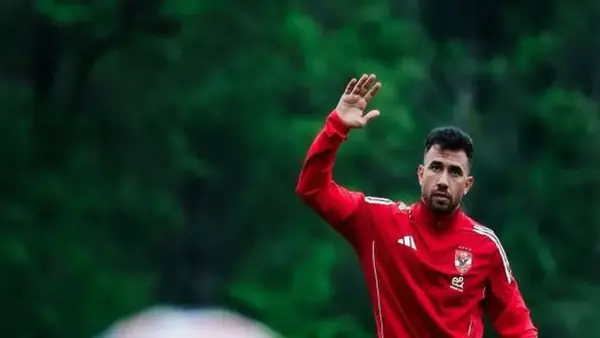 مؤتمر صحفي يجمع ييس توروب وتريزيجيه استعدادًا لمباراة الأهلي والجيش الملكي المغربي