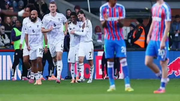 مانشستر يونايتد يعزز مركزه في البريميرليج بفوز مهم 2-0 على كريستال بالاس