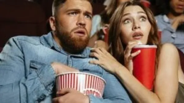متعة الخوف.. كيف تحفز أفلام الرعب دماغك على إفراز هرمونات السعادة؟