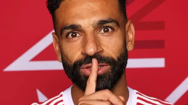 محمد صلاح يتوج بجائزة لاعب الشهر في الدوري الإنجليزي رغم التوتر مع إدارة ليفربول