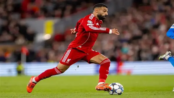 محمد صلاح يعتذر لزملائه في ليفربول بعد مقابلة أثارت جدلاً وتؤكد وحدة الفريق