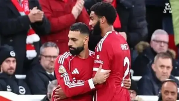 محمد صلاح يلقى تصفيق جماهير ليفربول بعد الدخول كبديل في مباراة برايتون