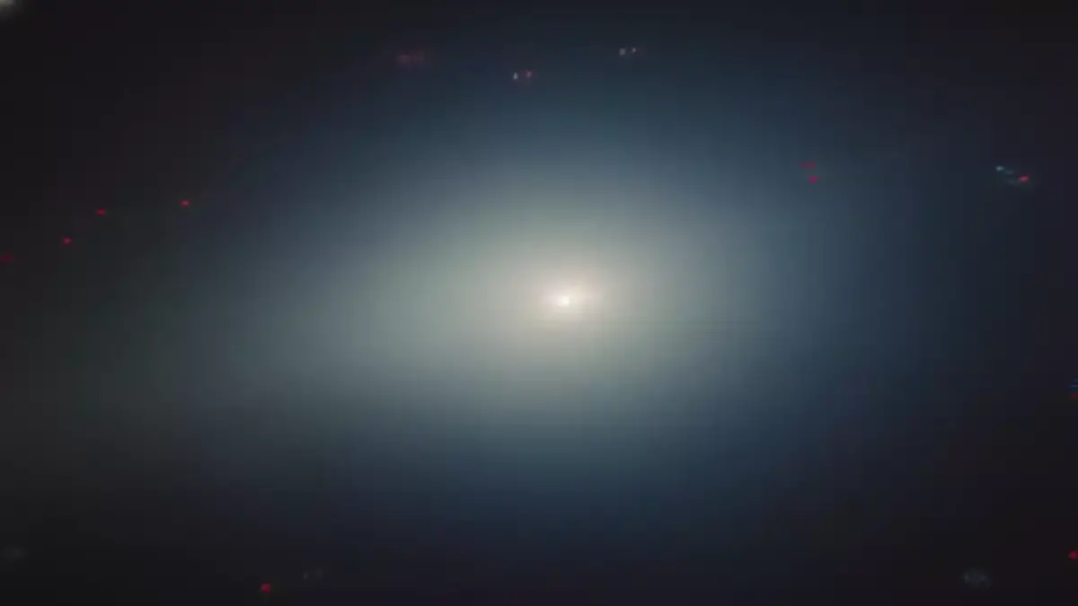 مذنب يشع بلون أخضر غامق يكشف العلماء سبب تغير لونه قبل اختفائه نهائياً