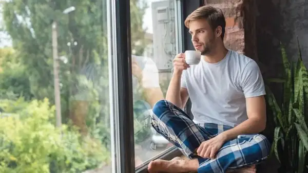 مشروب ساخن شائع في الشتاء يزيد من جفاف البشرة ويستدعي الحذر في تناوله