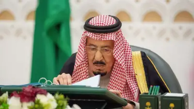 مشروع القطار الكهربائي.. الملك سلمان يقر التعاون مع قطر وإنجاز رقمي جديد للأمانة العامة