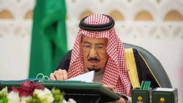 مشروع القطار الكهربائي.. الملك سلمان يقر التعاون مع قطر وإنجاز رقمي جديد للأمانة العامة