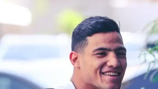 إصابة مصطفى العش لاعب الأهلي بارتجاج في المخ ونقله للمستشفى