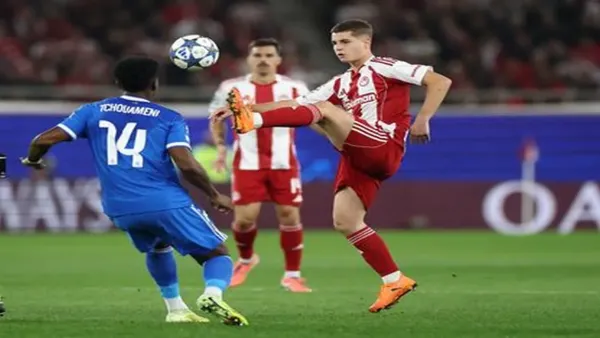 معركة العمالقة انطلقت.. مدريد ويونايتد يتصارعان على موهبة أولمبياكوس 2025 وباريس تراقب