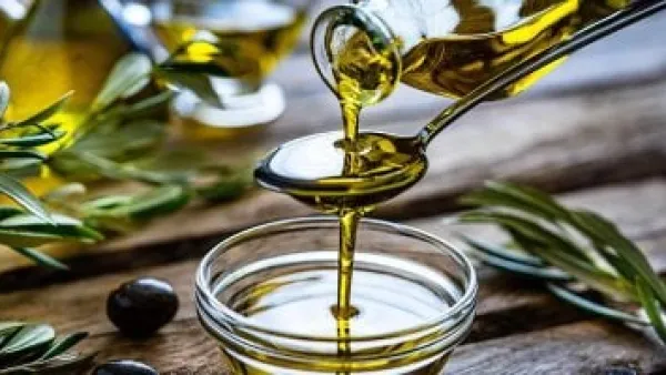 ملعقة زيت زيتون يوميًا تغير خريطة البكتيريا النافعة في جهازك الهضمي.