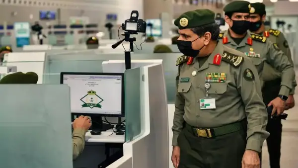 مهلة 30 يومًا.. الجوازات السعودية تتيح تسوية أوضاع الوافدين بدون دفع غرامات