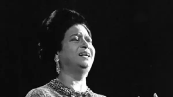 مواقف نادرة.. كيف كشفت كوكب الشرق أم كلثوم عن خفة ظلها وذكائها الفطري؟