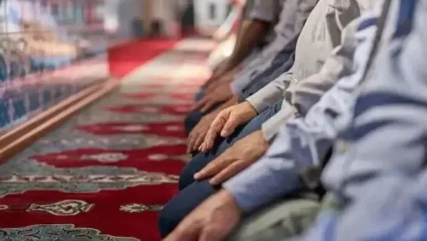 مواقيت الصلاة اليوم الخميس 18 ديسمبر 2025 وتوقيت أذان الظهر بدقة في مدينتك