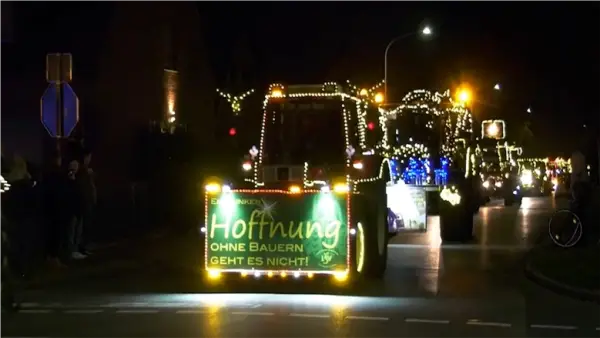 مواكب جرارات مضيئة.. مزارعو ألمانيا يحتفلون بالعام الجديد وسط تفاعل واسع وتشبيهات مصرية