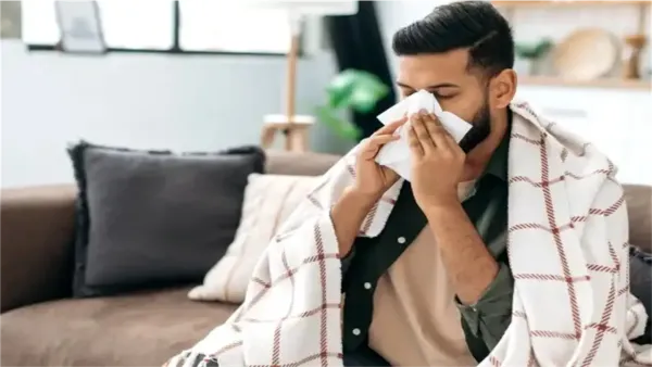 نوبة العطس المتكرر: متى تتحول وظيفة طبيعية إلى علامة تستدعي استشارة الطبيب؟