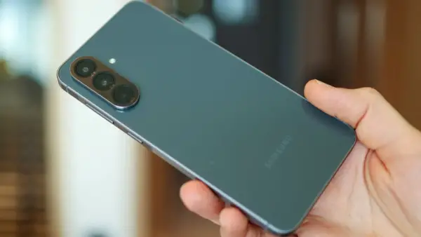 «سامسونج» تجهز لإطلاق جالاكسي A57.. هاتف جديد بأسعار معقولة