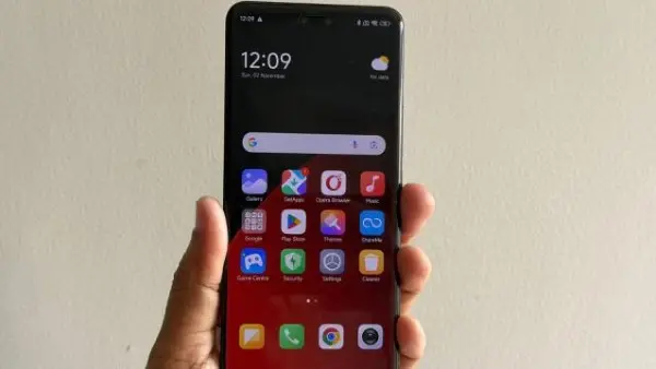 هاتف شاومي 14 سيفي ينهي احتكار الهواتف الرائدة لكاميرات لايكا.