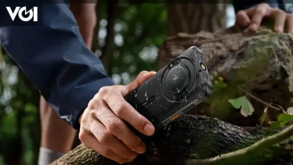 هاتف متين جديد يطلق صوتاً أقوى من إنذار الحريق للعمل في البيئات الأكثر صخباً.