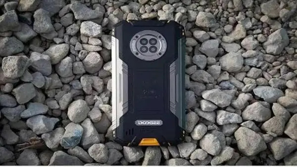هاتف Doogee Fire 7 Pro المتين يقاوم الصدمات ويرى في الظلام.