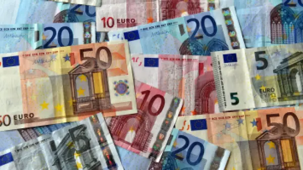 هبوط سعر اليورو أمام الجنيه في البنوك المصرية الأحد 21 ديسمبر 2025