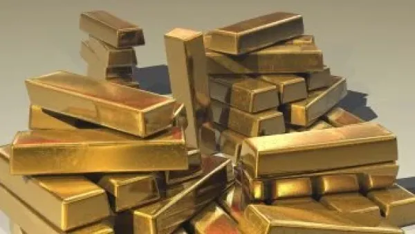 هدوء الصاغة.. سعر جرام الذهب عيار 21 المصنعية المتداولة بنهاية 2025