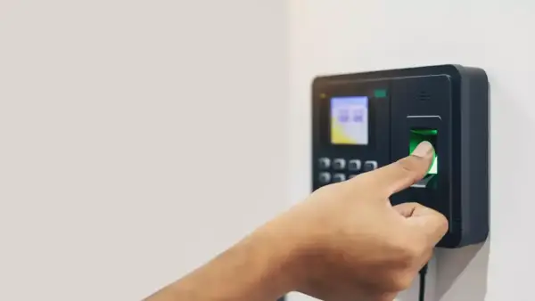 وزارة التعليم تُشدد العقوبات على التلاعب في نظام "حضوري" بالسجن 3 سنوات وغرامة 300 ألف ريال