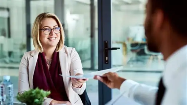 وزارة العمل تعلن توفير 40 وظيفة للإناث بمدينة نصر مع مميزات شاملة