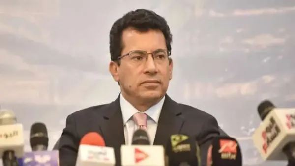 وزير الرياضة يؤكد براءة الجهات في حادث السباح يوسف محمد ويعزي أسرته