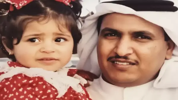 وفاة والد شجون الهاجري تصدم الوسط الفني وتتلقى الكويت تعازي واسعة