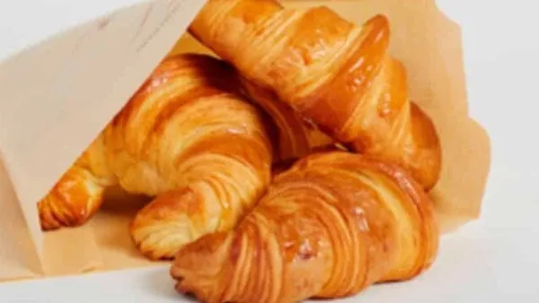 وفر فلوس جوزك... طريقة تحضير الكرواسون البيتي بأقل تكلفة وألذ وأطعم من الجاهز