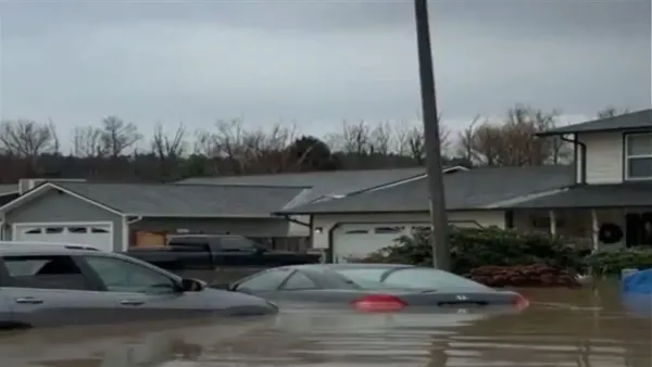 ولايات المتحدة تواجه دماراً واسعاً وفقدانًا للكهرباء بسبب العاصفة العنيفة والثلوج الكثيفة