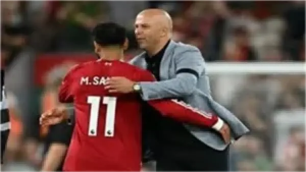 تضامن نجوم ليفربول داخل غرفة الملابس مع محمد صلاح وسط توتر متصاعد بسبب خلافه مع آرني سلوت