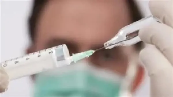 حقنة البرد الثلاثية ومخاطرها الصحية: تحذيرات طبية من مضاعفات قد تصل إلى الوفاة